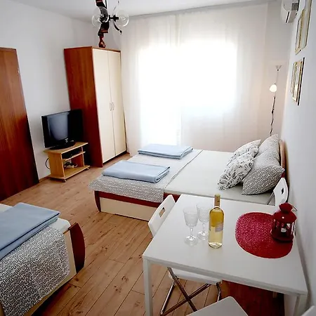Shanti Apartament *